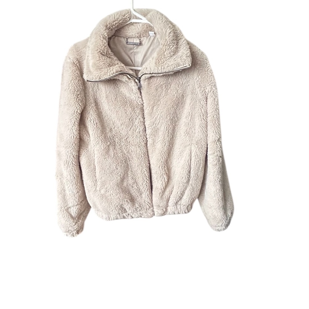 M MAGASCHONI SOFT Beige, Sz XS
Plush Faux Fur Short Coat Linde